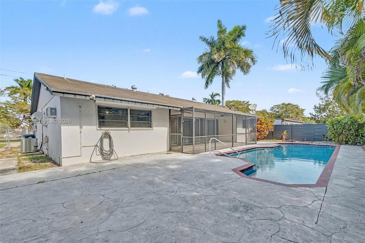 Real estate property located at 13830 104th Terrace, Miami-dade, Caravel At Calusa, Miami, FL
