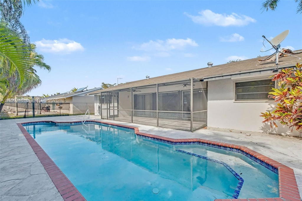 Real estate property located at 13830 104th Terrace, Miami-dade, Caravel At Calusa, Miami, FL