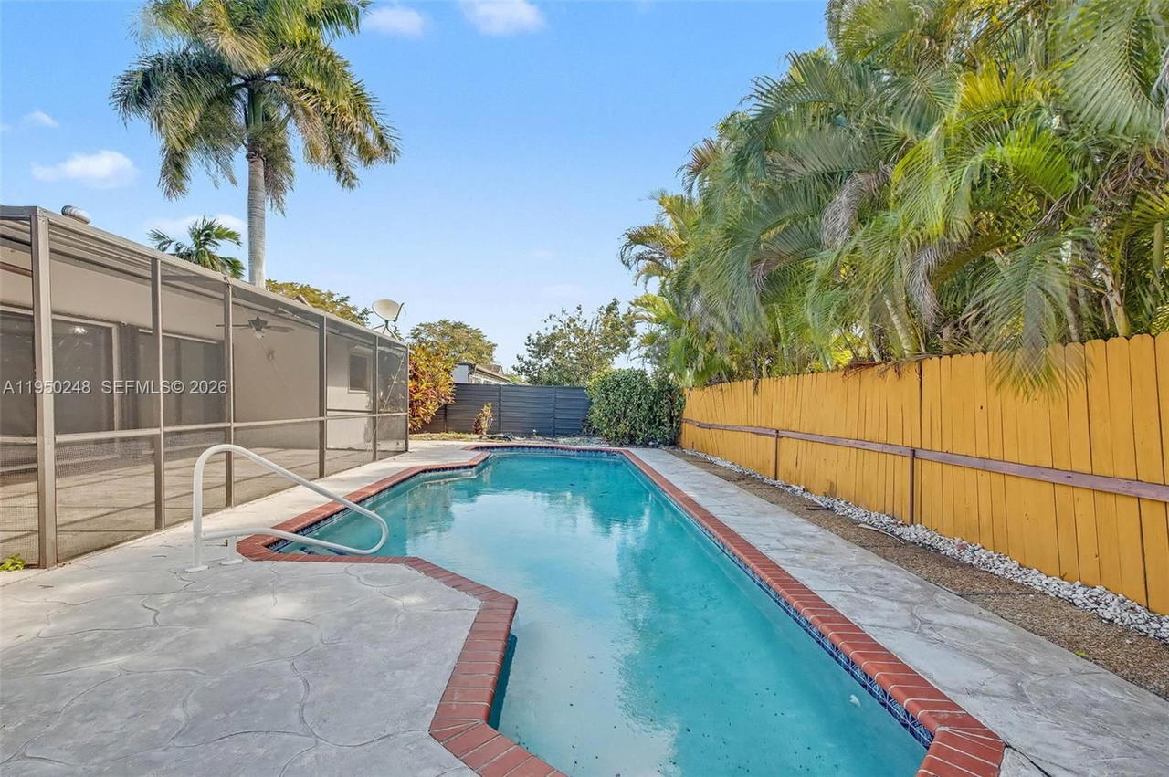 Real estate property located at 13830 104th Terrace, Miami-dade, Caravel At Calusa, Miami, FL