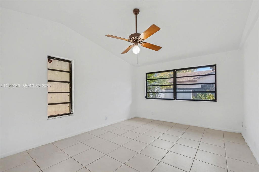 Real estate property located at 13830 104th Terrace, Miami-dade, Caravel At Calusa, Miami, FL