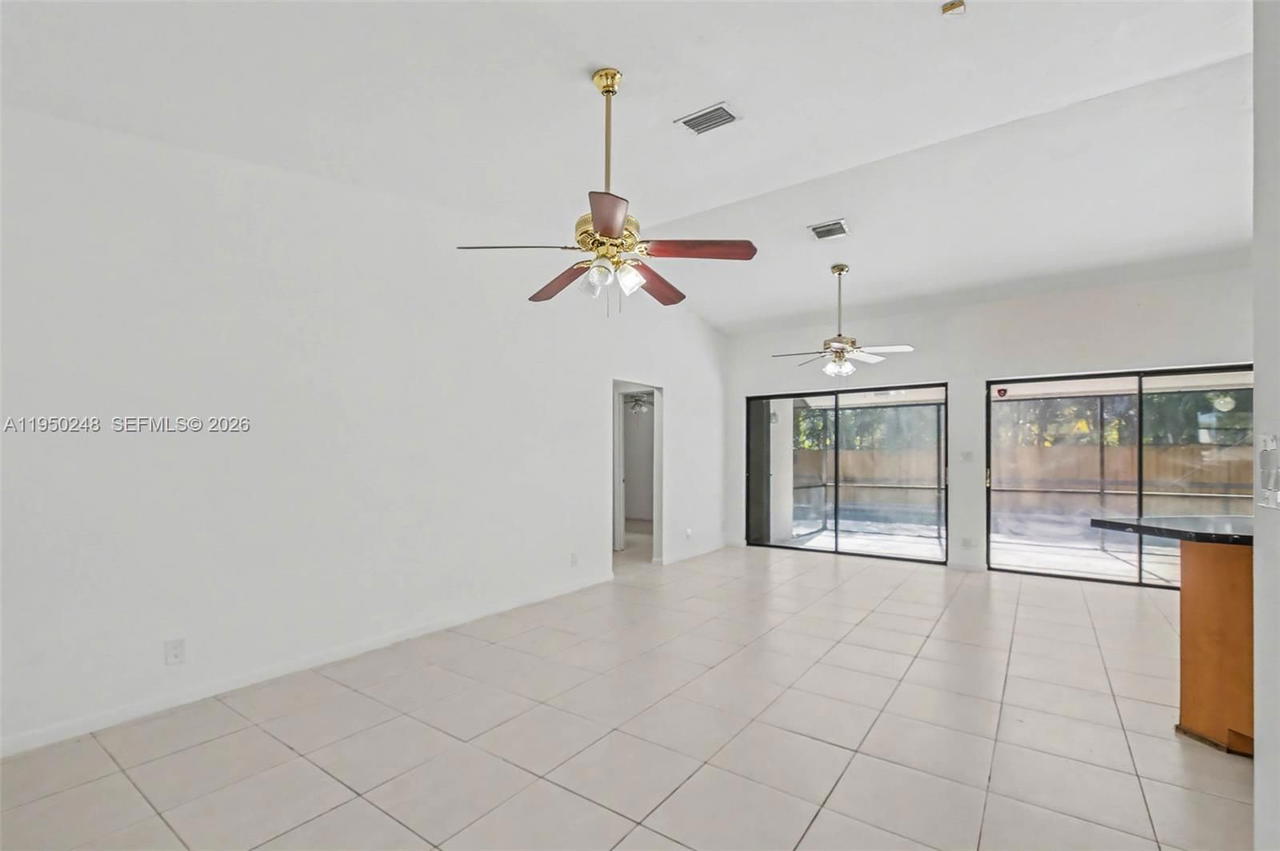 Real estate property located at 13830 104th Terrace, Miami-dade, Caravel At Calusa, Miami, FL