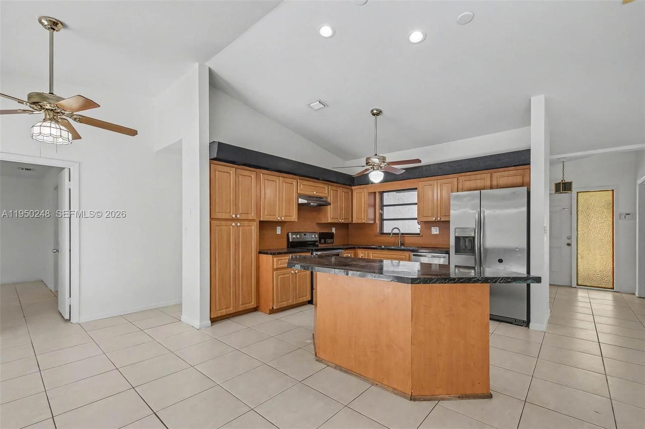 Real estate property located at 13830 104th Terrace, Miami-dade, Caravel At Calusa, Miami, FL
