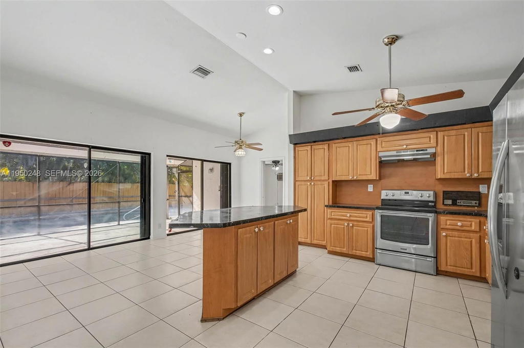 Real estate property located at 13830 104th Terrace, Miami-dade, Caravel At Calusa, Miami, FL