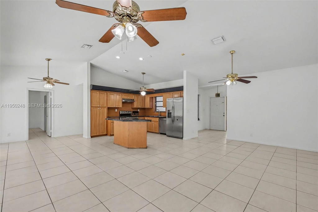 Real estate property located at 13830 104th Terrace, Miami-dade, Caravel At Calusa, Miami, FL