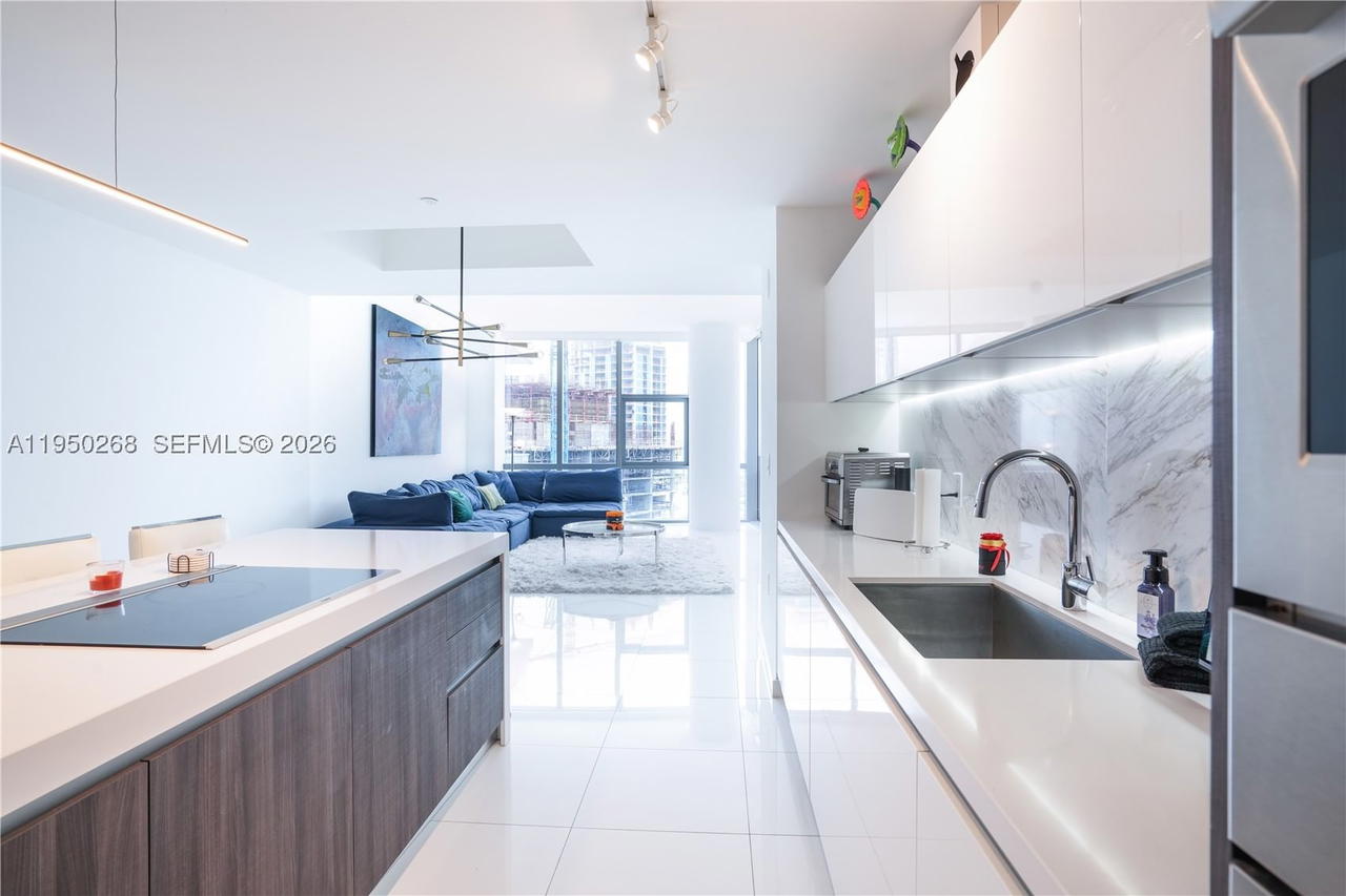 Real estate property located at 851 1st Ave #2101, Miami-dade, Paramount Miami Worldcent, Miami, FL