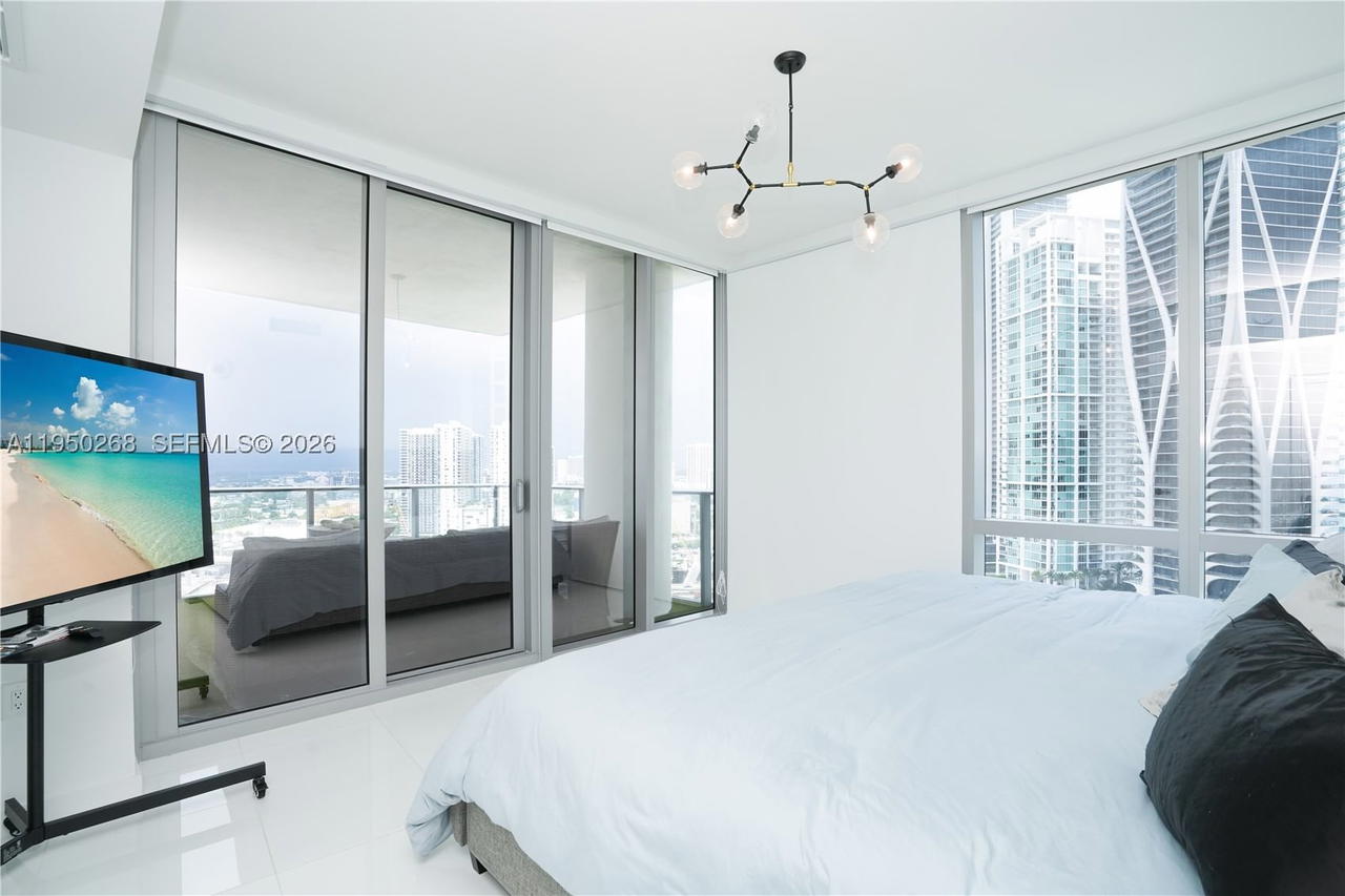 Real estate property located at 851 1st Ave #2101, Miami-dade, Paramount Miami Worldcent, Miami, FL