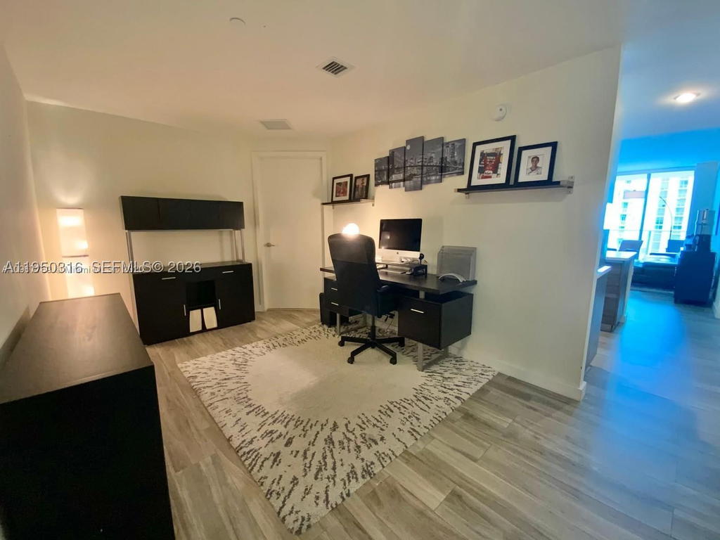 Real estate property located at 1100 Miami Ave #2811, Miami-dade, 1100 Millecento Residence, Miami, FL