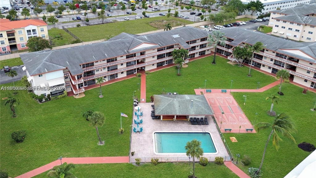 Real estate property located at 5300 Washington St S112, Broward, Beverly Hills Condo Numbe, Hollywood, FL