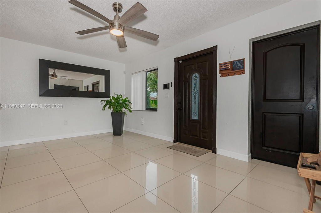 Real estate property located at 5565 194th Ln, Miami-dade, Lakes Of Acadia Unit One, Miami Gardens, FL