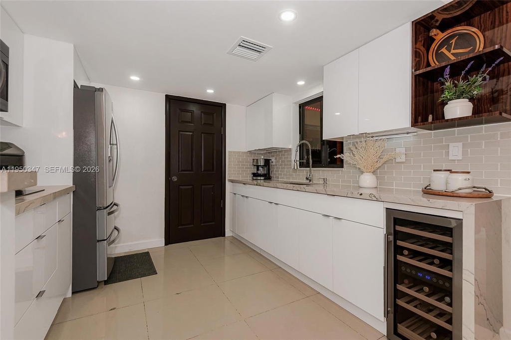 Real estate property located at 5565 194th Ln, Miami-dade, Lakes Of Acadia Unit One, Miami Gardens, FL