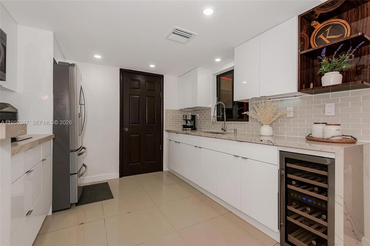 Real estate property located at 5565 194th Ln, Miami-dade, Lakes Of Acadia Unit One, Miami Gardens, FL