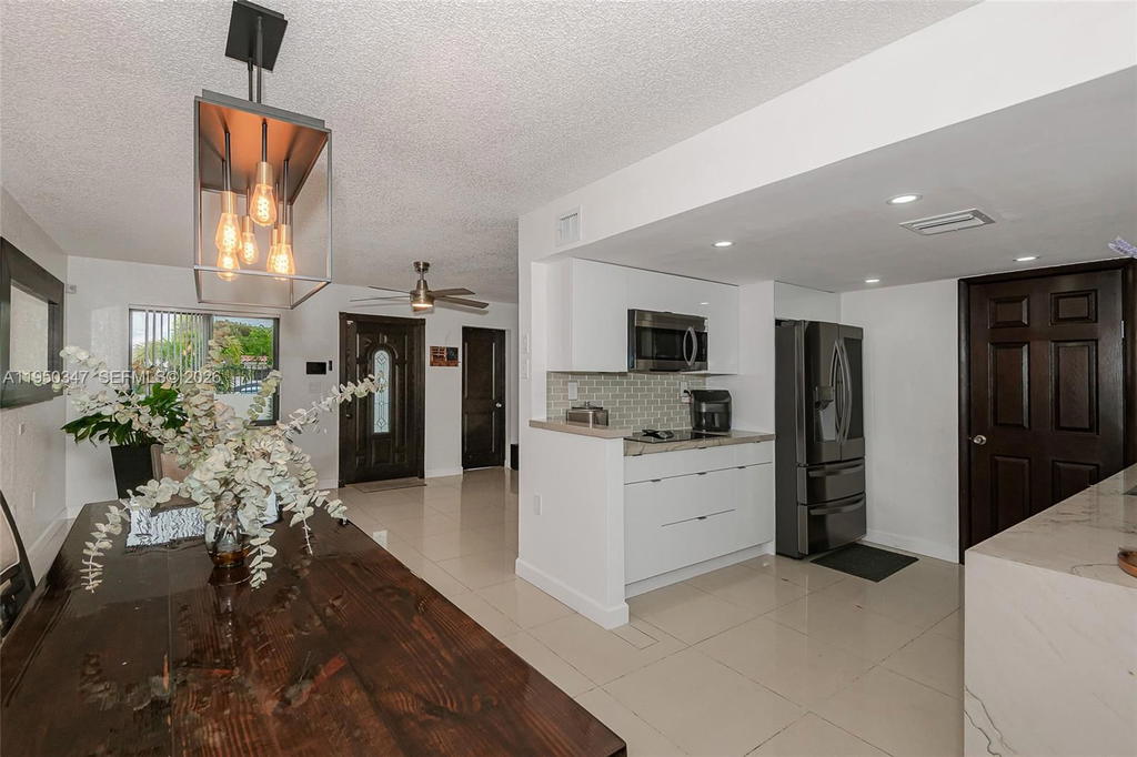 Real estate property located at 5565 194th Ln, Miami-dade, Lakes Of Acadia Unit One, Miami Gardens, FL