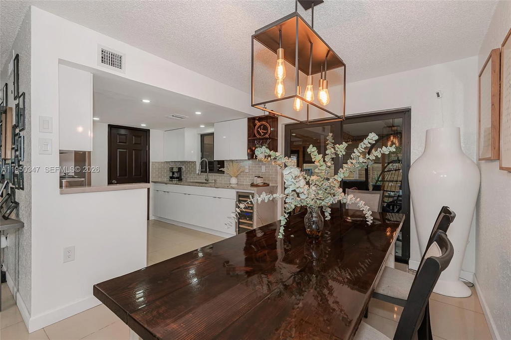 Real estate property located at 5565 194th Ln, Miami-dade, Lakes Of Acadia Unit One, Miami Gardens, FL