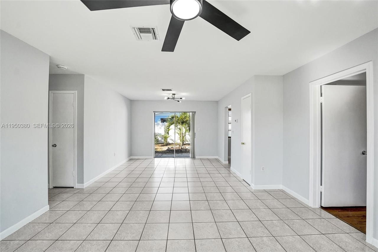 Real estate property located at 7601 Farragut St, Broward, Driftwood Estates No 9 Am, Hollywood, FL