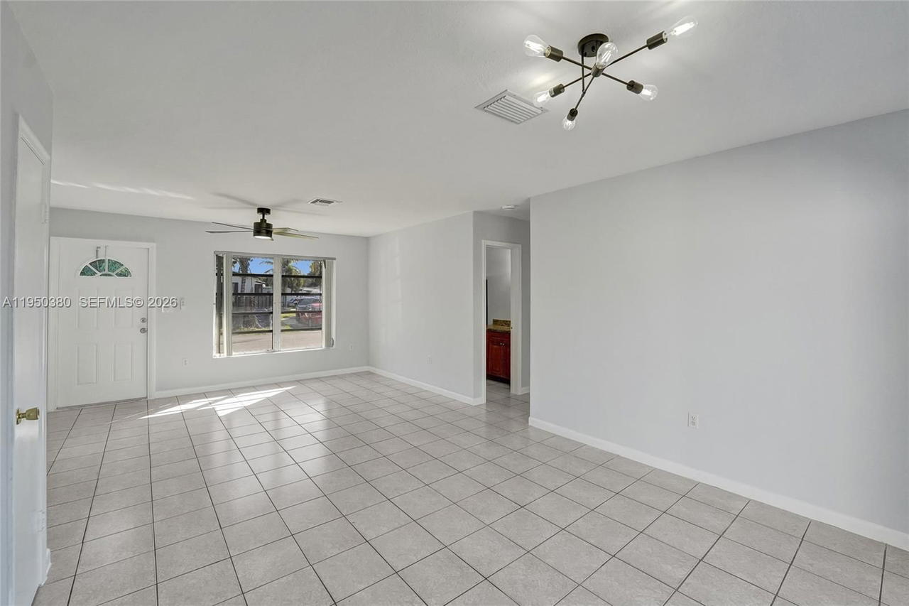 Real estate property located at 7601 Farragut St, Broward, Driftwood Estates No 9 Am, Hollywood, FL