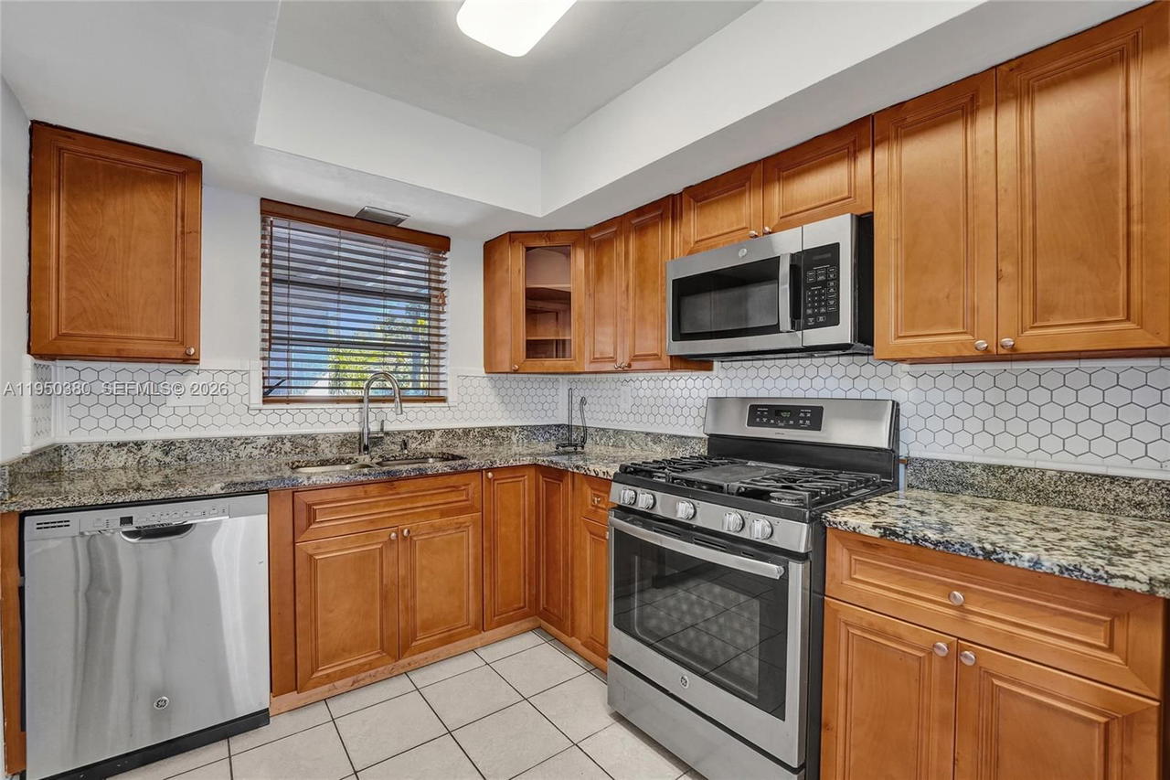 Real estate property located at 7601 Farragut St, Broward, Driftwood Estates No 9 Am, Hollywood, FL