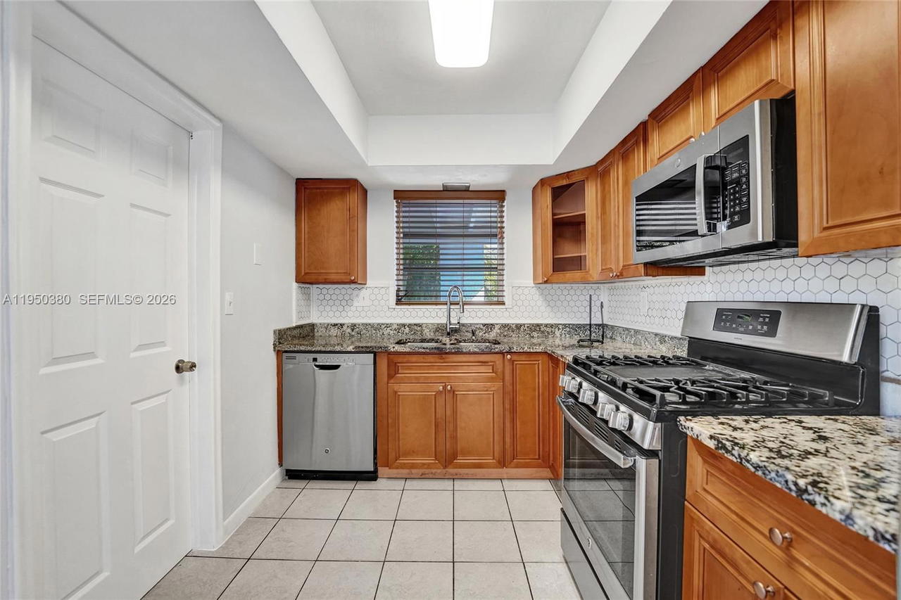 Real estate property located at 7601 Farragut St, Broward, Driftwood Estates No 9 Am, Hollywood, FL