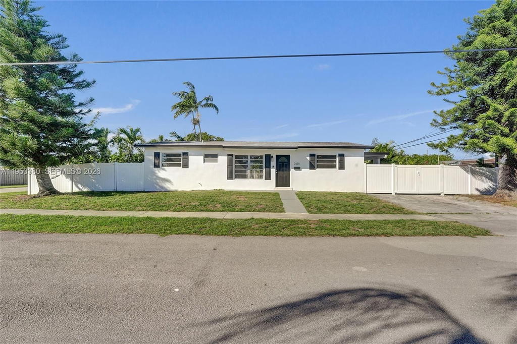 Real estate property located at 7601 Farragut St, Broward, Driftwood Estates No 9 Am, Hollywood, FL