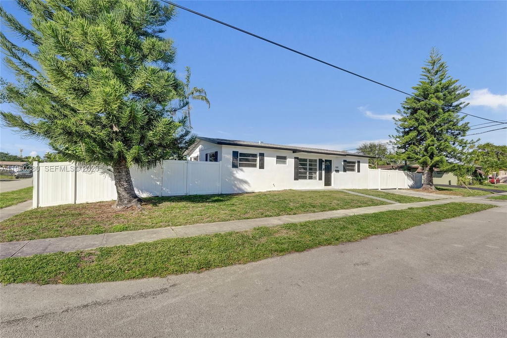 Real estate property located at 7601 Farragut St, Broward, Driftwood Estates No 9 Am, Hollywood, FL
