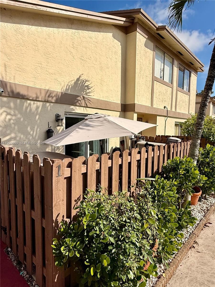 Real estate property located at 10625 30th Pl #1, Broward, Country Squire Townhomes, Sunrise, FL
