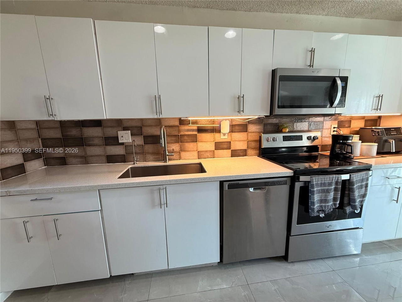 Real estate property located at 10625 30th Pl #1, Broward, Country Squire Townhomes, Sunrise, FL