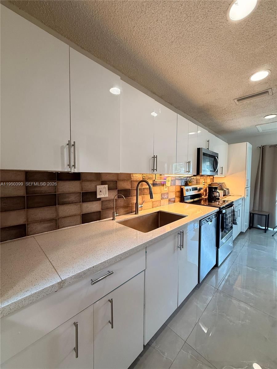 Real estate property located at 10625 30th Pl #1, Broward, Country Squire Townhomes, Sunrise, FL