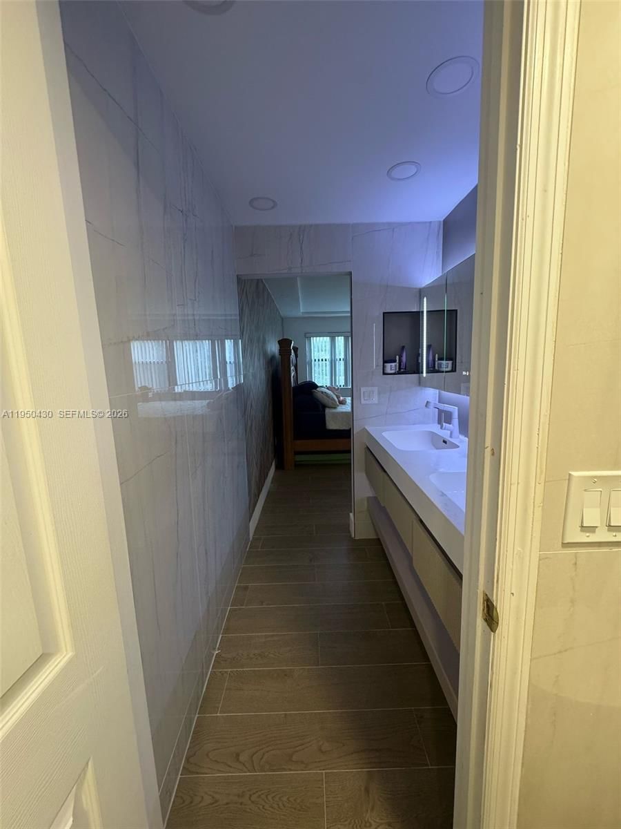 Real estate property located at 10044 Ocean dr #105, St Lucie, Sea Winds Condominium, Jensen Beach, FL