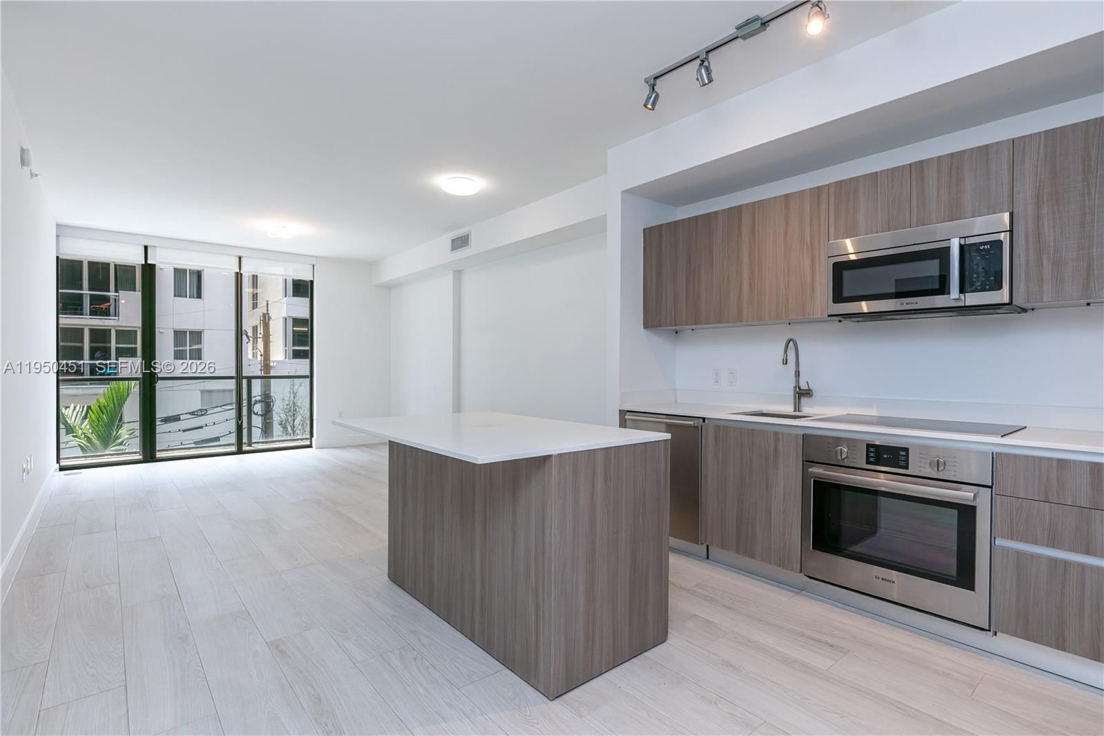 Real estate property located at 201 17th Rd #303, Miami-dade, Cassa Brickell Condo, Miami, FL