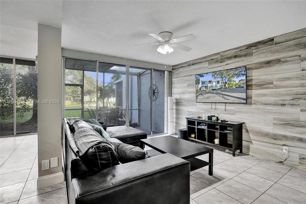 Real estate property located at 9451 Live Oak Pl #102, Broward, Live Oak Condo Ten, Davie, FL
