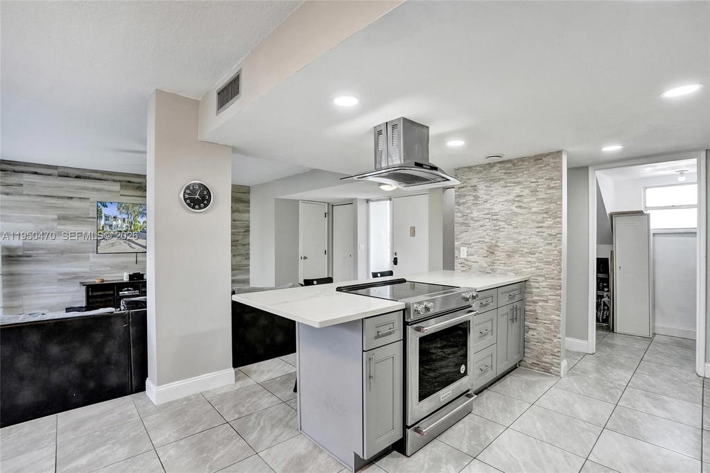 Real estate property located at 9451 Live Oak Pl #102, Broward, Live Oak Condo Ten, Davie, FL