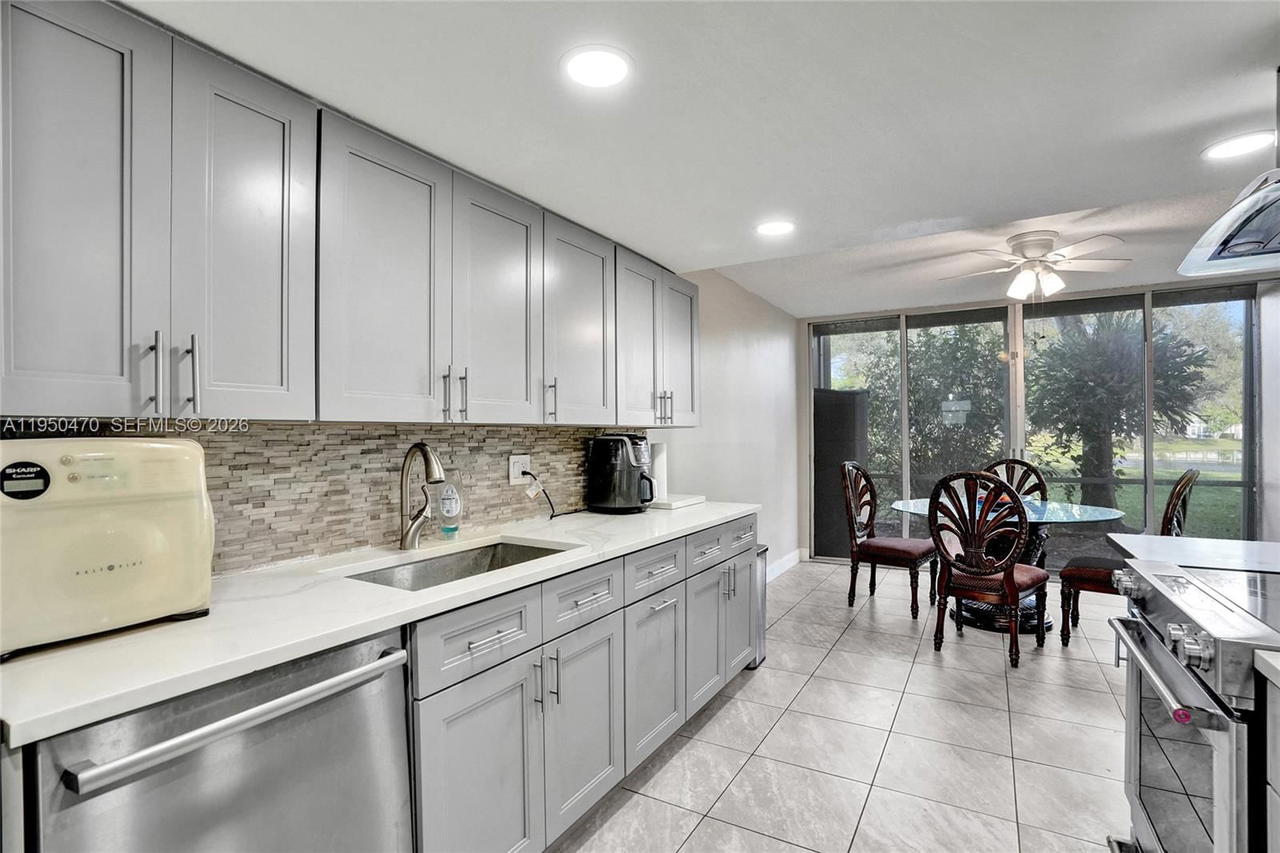 Real estate property located at 9451 Live Oak Pl #102, Broward, Live Oak Condo Ten, Davie, FL
