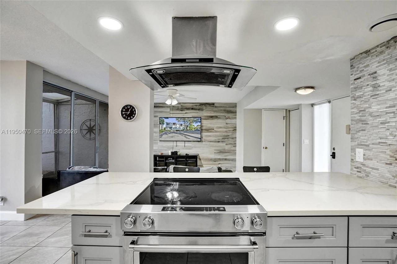 Real estate property located at 9451 Live Oak Pl #102, Broward, Live Oak Condo Ten, Davie, FL