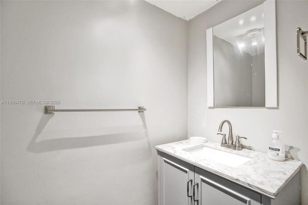 Real estate property located at 9451 Live Oak Pl #102, Broward, Live Oak Condo Ten, Davie, FL