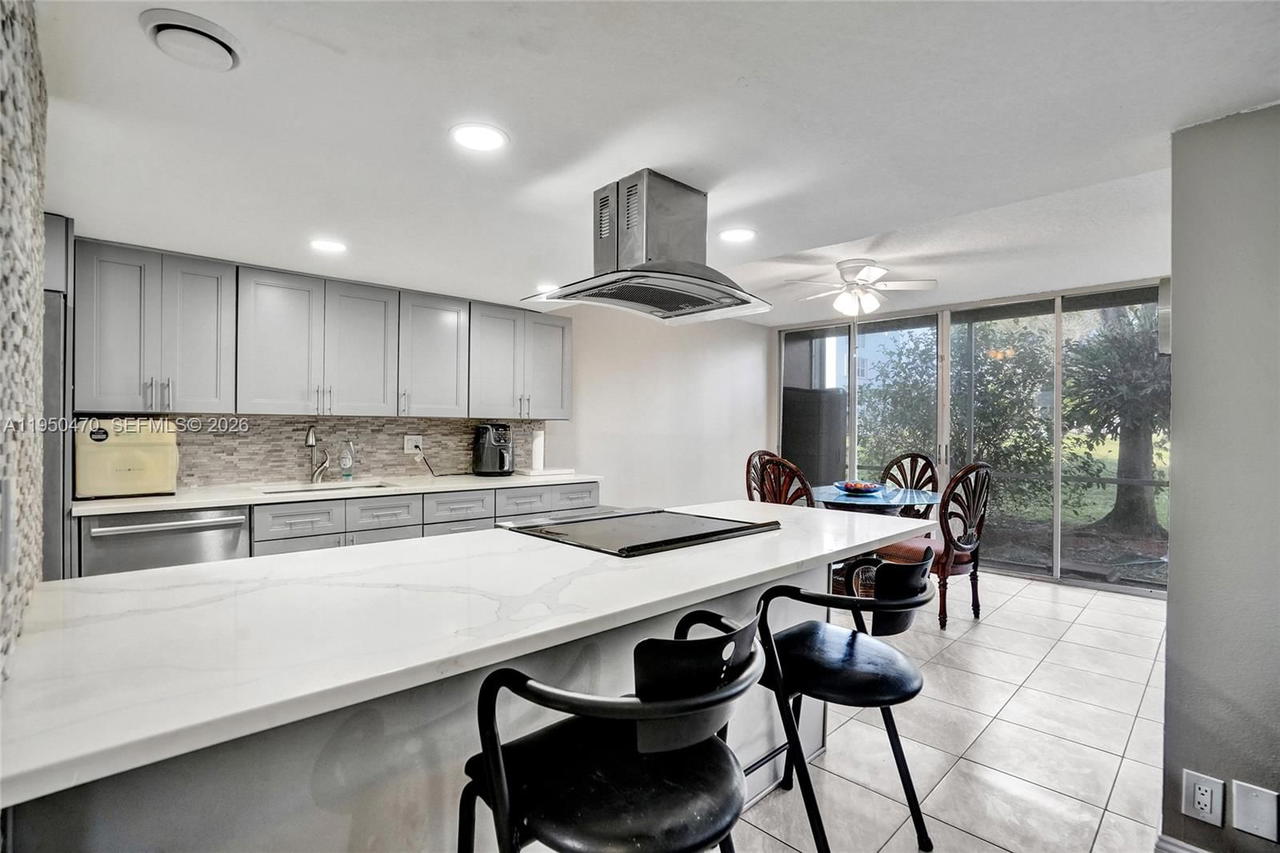 Real estate property located at 9451 Live Oak Pl #102, Broward, Live Oak Condo Ten, Davie, FL