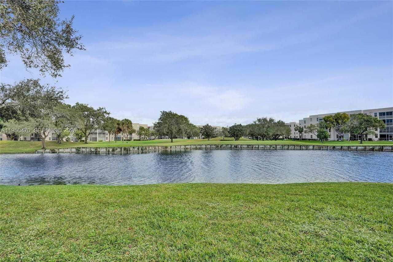 Real estate property located at 9451 Live Oak Pl #102, Broward, Live Oak Condo Ten, Davie, FL