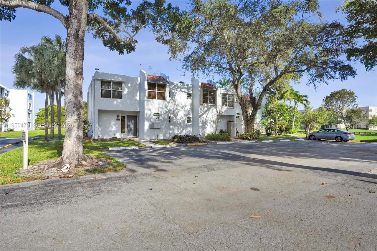 Real estate property located at 9451 Live Oak Pl #102, Broward, Live Oak Condo Ten, Davie, FL