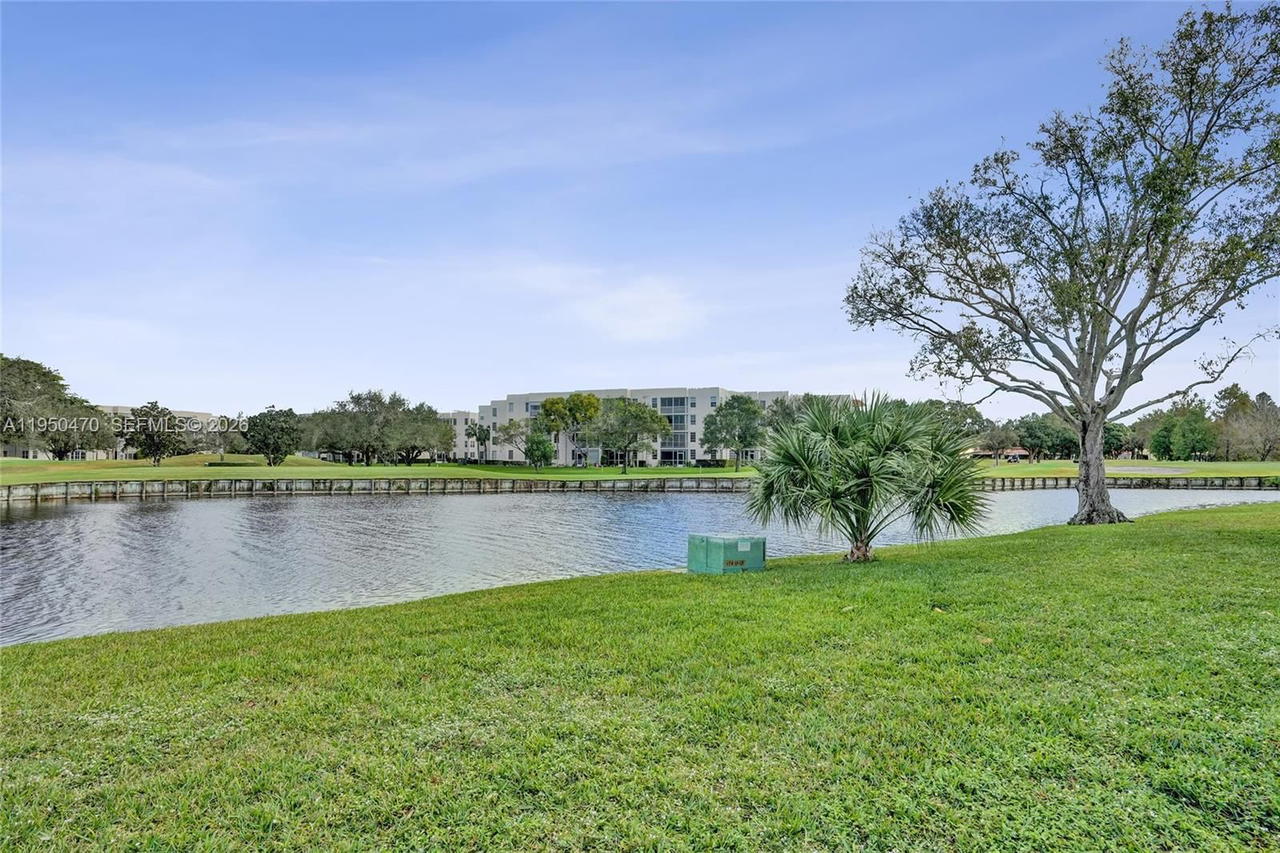 Real estate property located at 9451 Live Oak Pl #102, Broward, Live Oak Condo Ten, Davie, FL