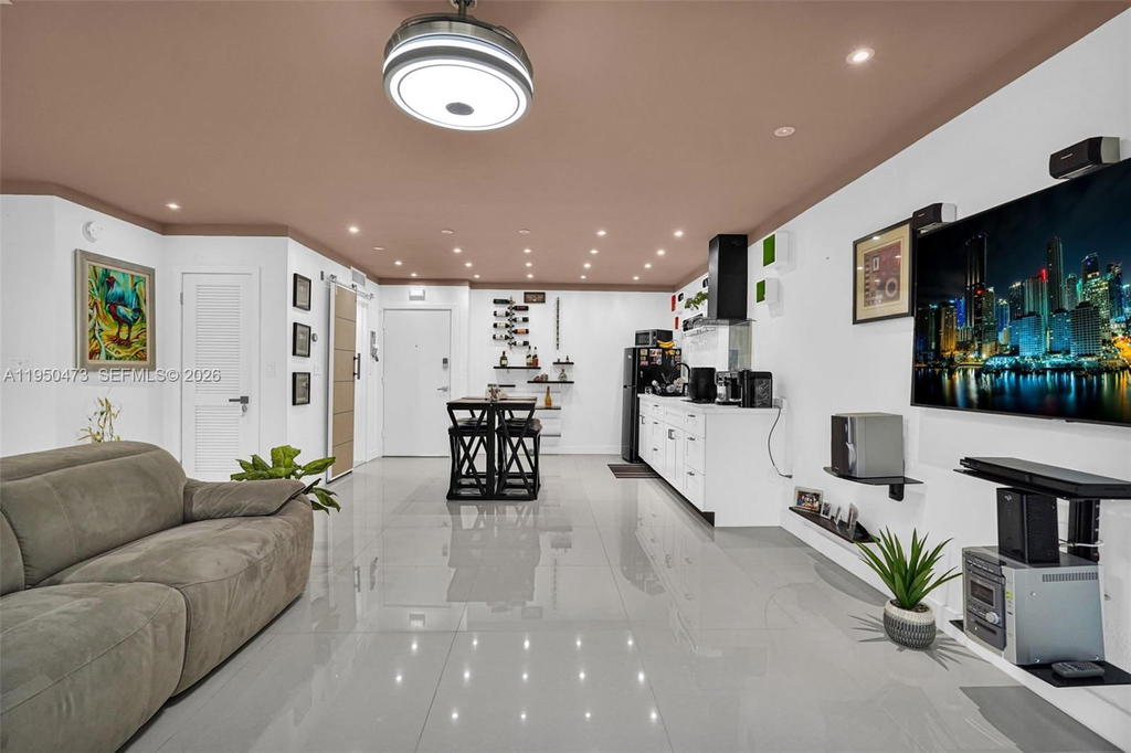 Real estate property located at 7401 82nd St #202S, Miami-dade, Silver Palms At Dadeland, Miami, FL
