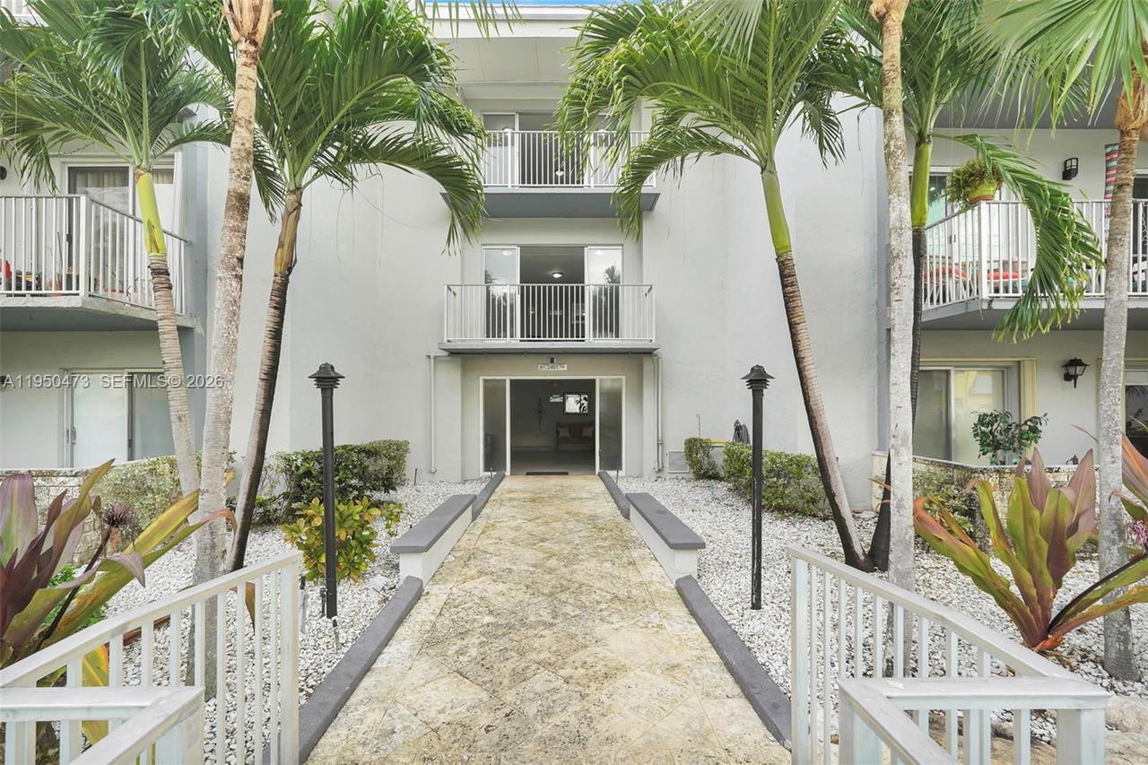 Real estate property located at 7401 82nd St #202S, Miami-dade, Silver Palms At Dadeland, Miami, FL