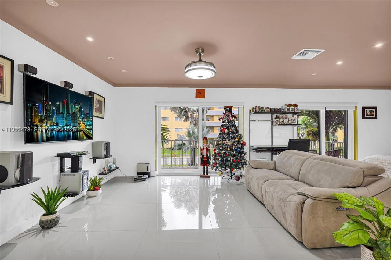 Real estate property located at 7401 82nd St #202S, Miami-dade, Silver Palms At Dadeland, Miami, FL
