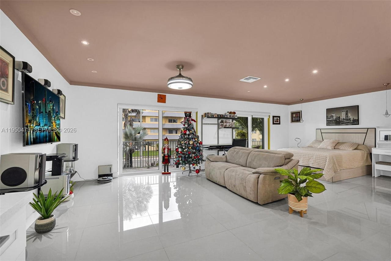 Real estate property located at 7401 82nd St #202S, Miami-dade, Silver Palms At Dadeland, Miami, FL