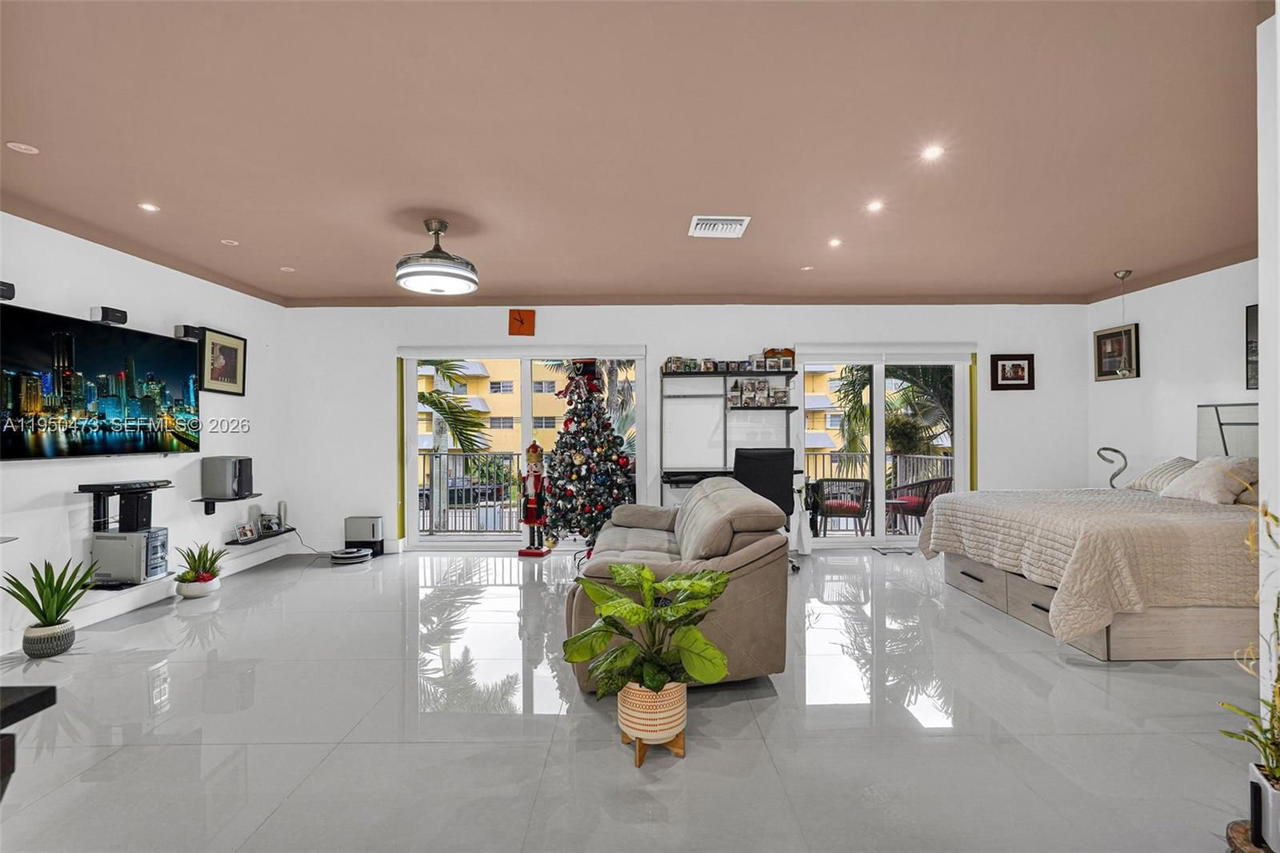 Real estate property located at 7401 82nd St #202S, Miami-dade, Silver Palms At Dadeland, Miami, FL