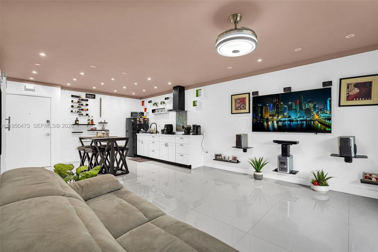 Real estate property located at 7401 82nd St #202S, Miami-dade, Silver Palms At Dadeland, Miami, FL