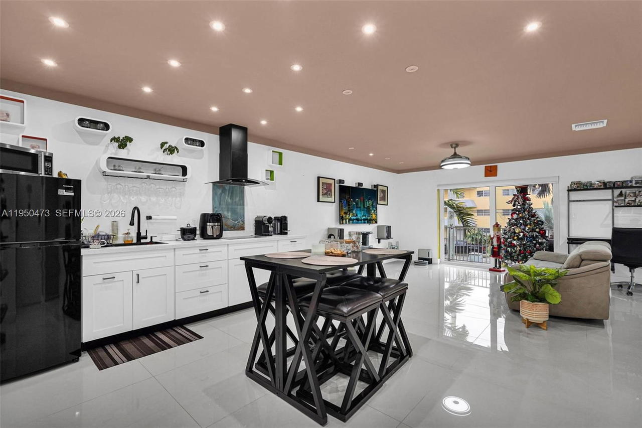 Real estate property located at 7401 82nd St #202S, Miami-dade, Silver Palms At Dadeland, Miami, FL