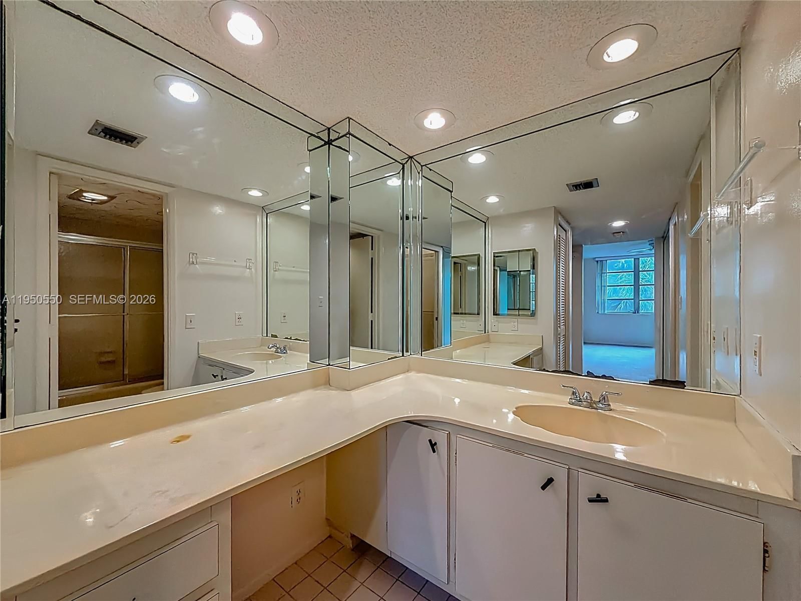 Real estate property located at 806 Cypress Grove Ln #303, Broward, No 124 Palm-aire Country, Pompano Beach, FL