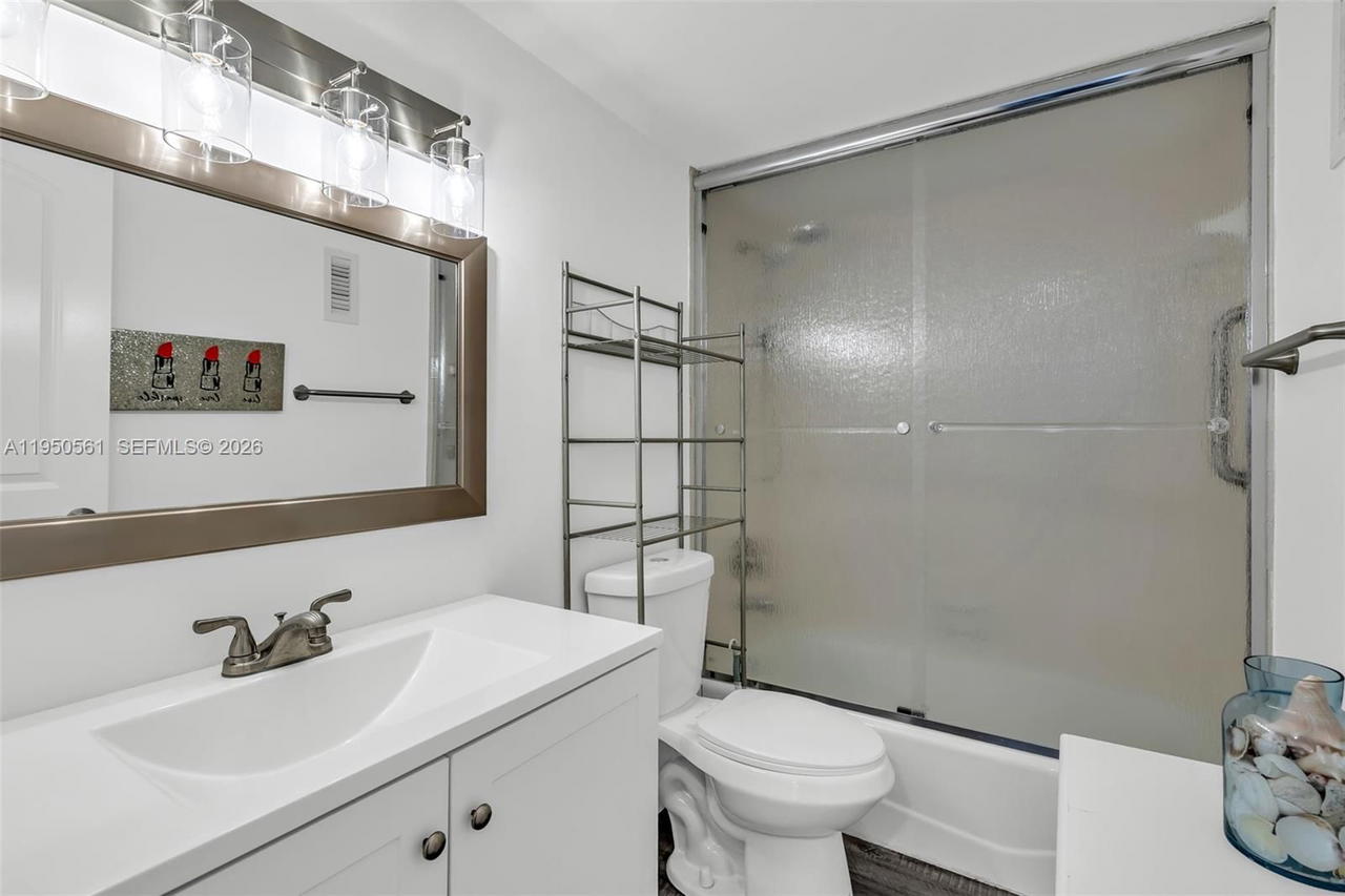 Real estate property located at 3910 Inverrary Blvd #503-B, Broward, 18th Hole At Inverrary Co, Lauderhill, FL