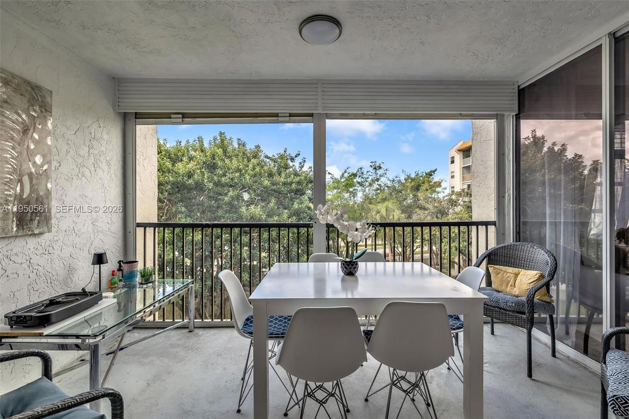 Real estate property located at 3910 Inverrary Blvd #503-B, Broward, 18th Hole At Inverrary Co, Lauderhill, FL