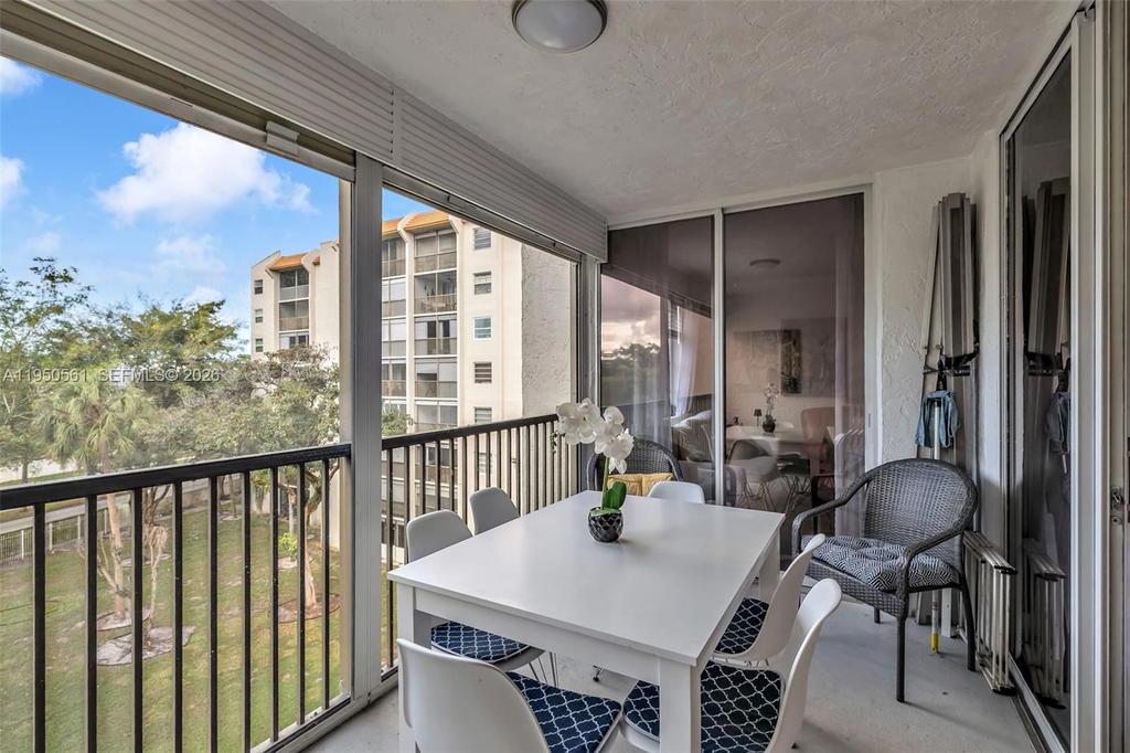 Real estate property located at 3910 Inverrary Blvd #503-B, Broward, 18th Hole At Inverrary Co, Lauderhill, FL