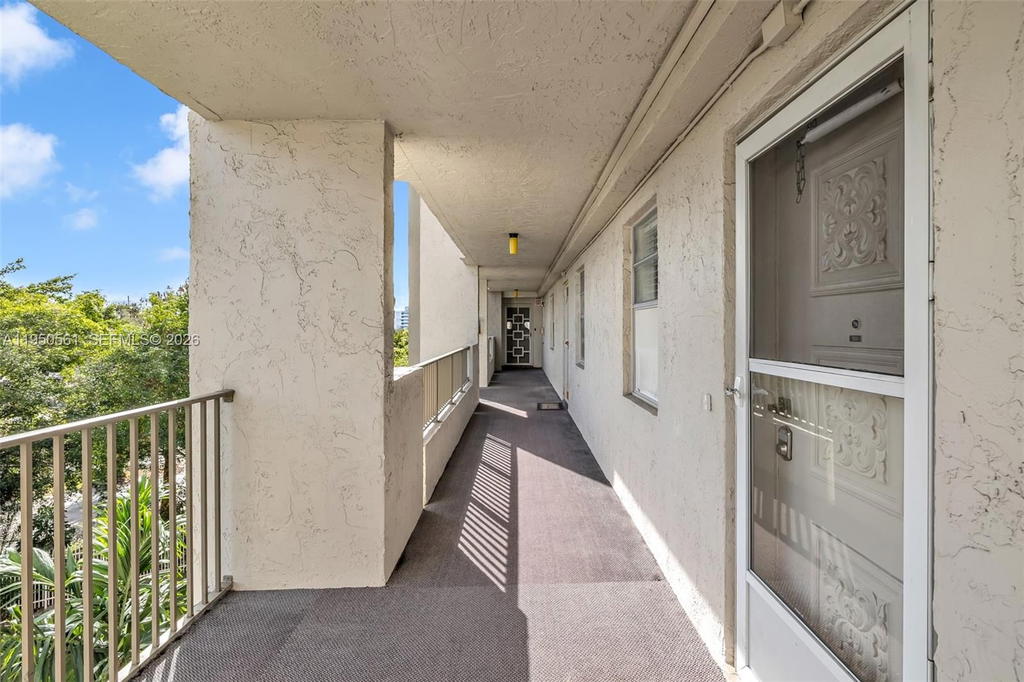 Real estate property located at 3910 Inverrary Blvd #503-B, Broward, 18th Hole At Inverrary Co, Lauderhill, FL
