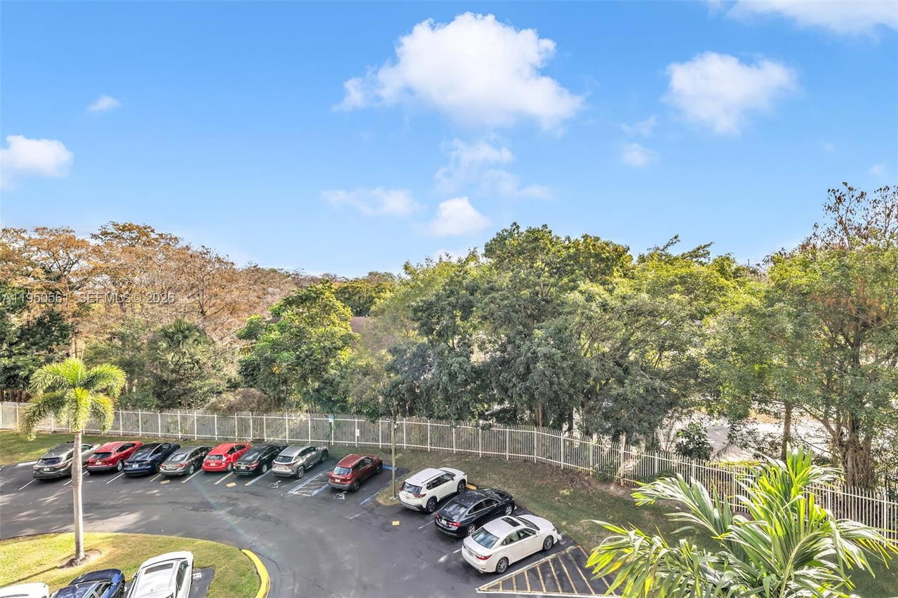 Real estate property located at 3910 Inverrary Blvd #503-B, Broward, 18th Hole At Inverrary Co, Lauderhill, FL